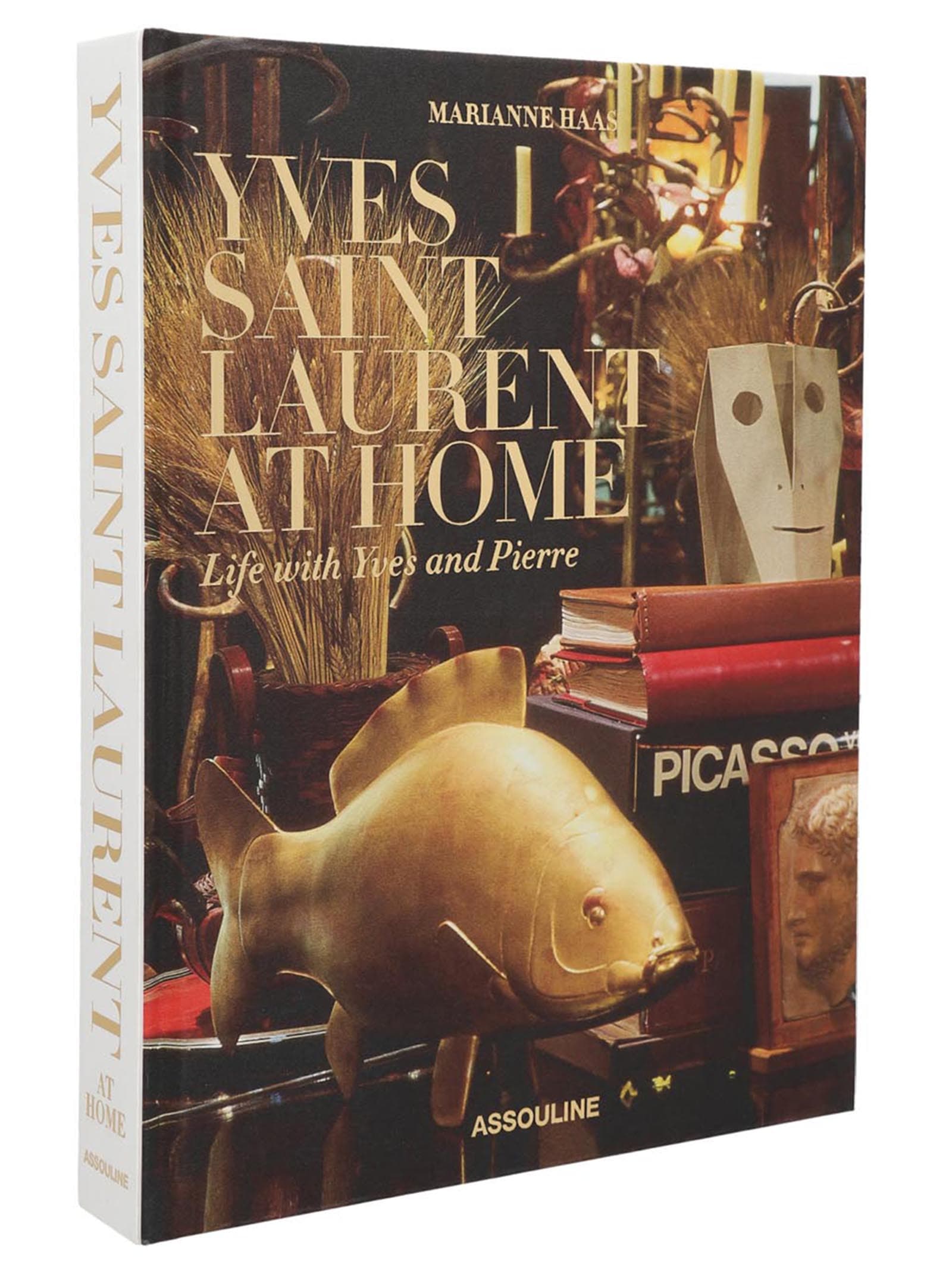 'Yves Saint Laurent At Home' книга
